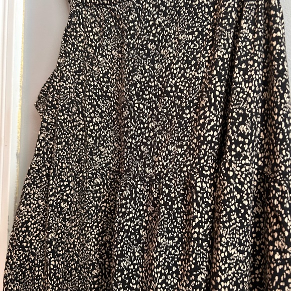 Old Navy Black and Cream Patterned Top - Picture 2 of 4